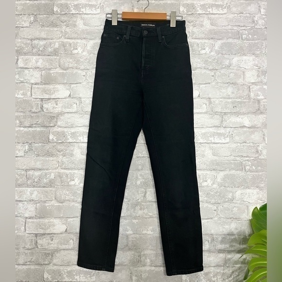 ARITZIA | DENIM FORUM YOKO High Rise SLIM in black - size 25 - actual waist 26” - Picture 3 of 10